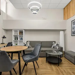 Humblebee Nest Muranow Warszawa